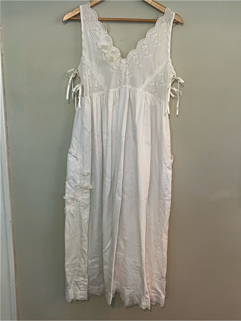 Vintage Cinzia Linea Intima Rosettes Embellished White Nightgown Side Ties - Picture 6 of 7
